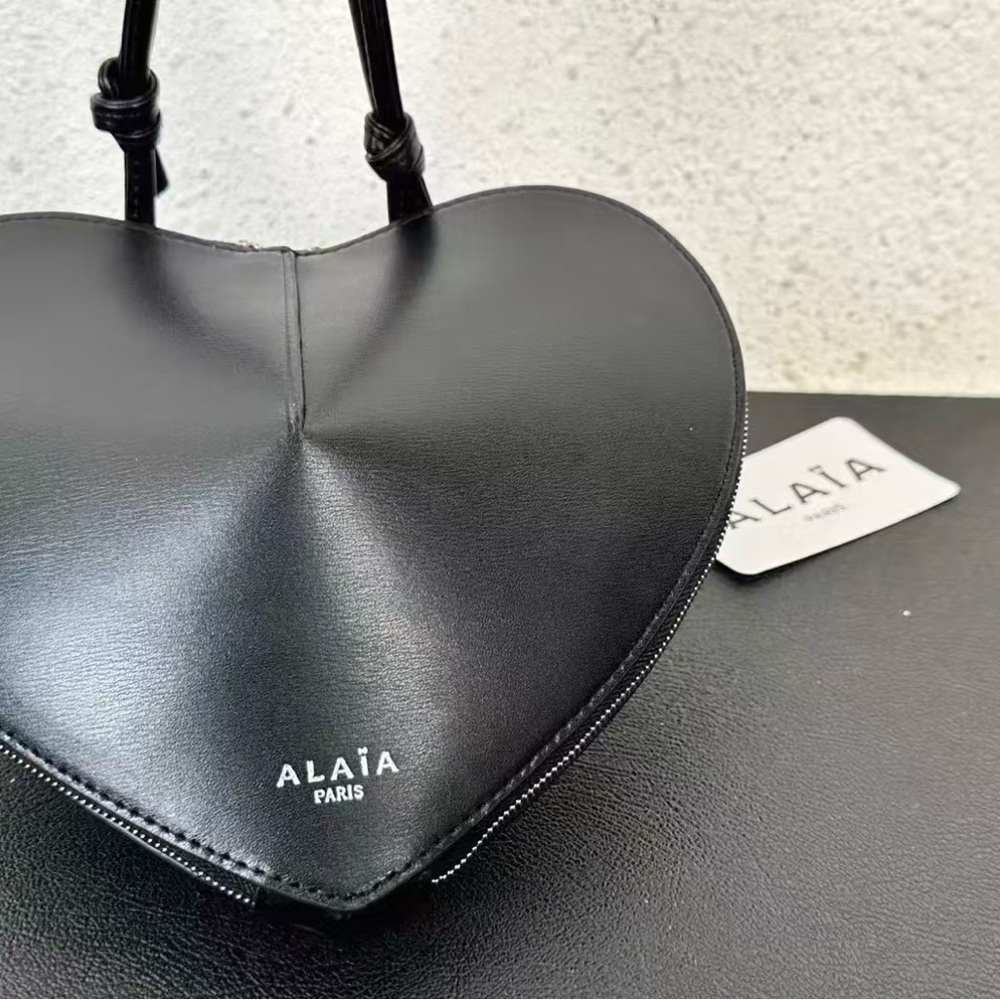 ALAIA black heart-shaped handbag - Picture 4 of 5